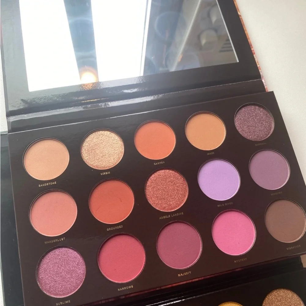 Vibrant Eyeshadow Palette Collection - Picture 4 of 9